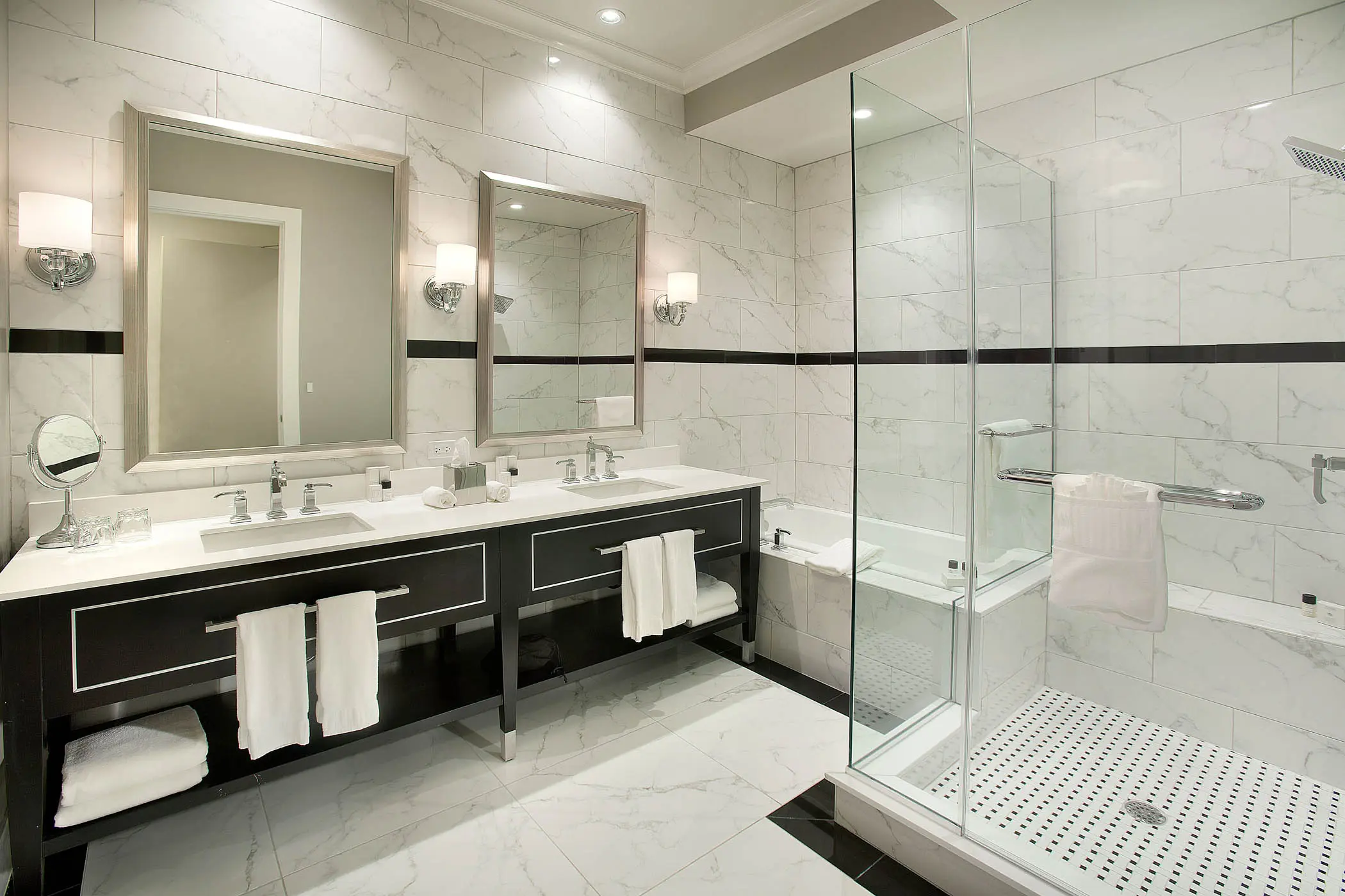 Inn On Fifth Accommodations Club Level Bathroom