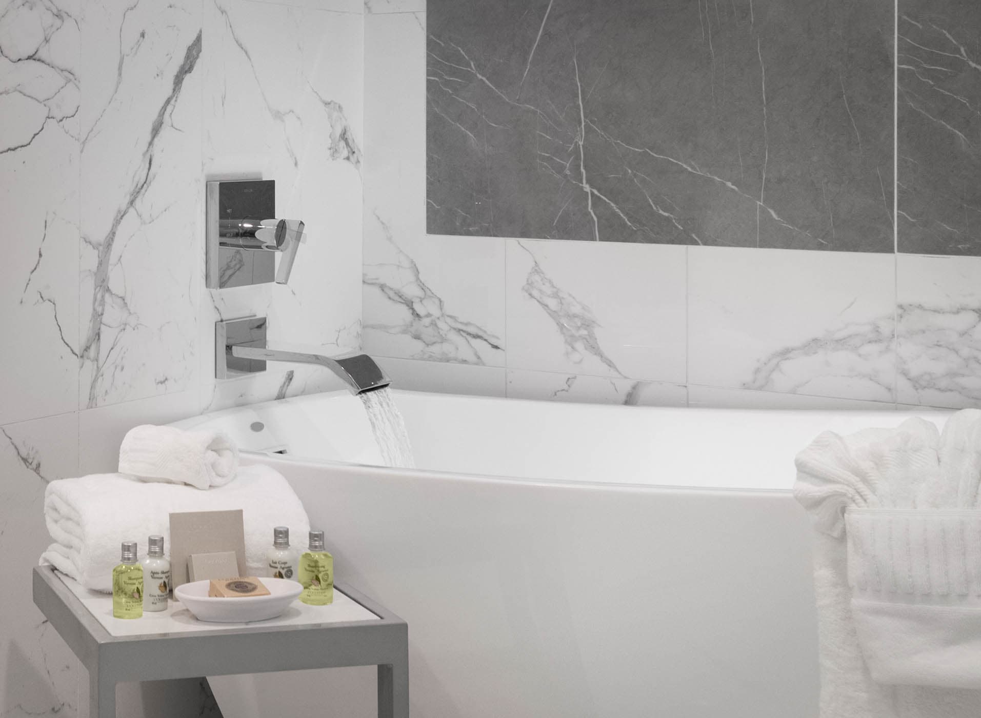 Inn On Fifth Accommodations Royal Suite Bath Tub